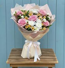 Букет цветов из:  Гвоздики, Орхидеи и Розы #REPLACE_PRED# Татарке