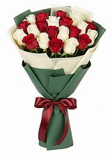 Букет Микс из красных и белых роз в Татарке