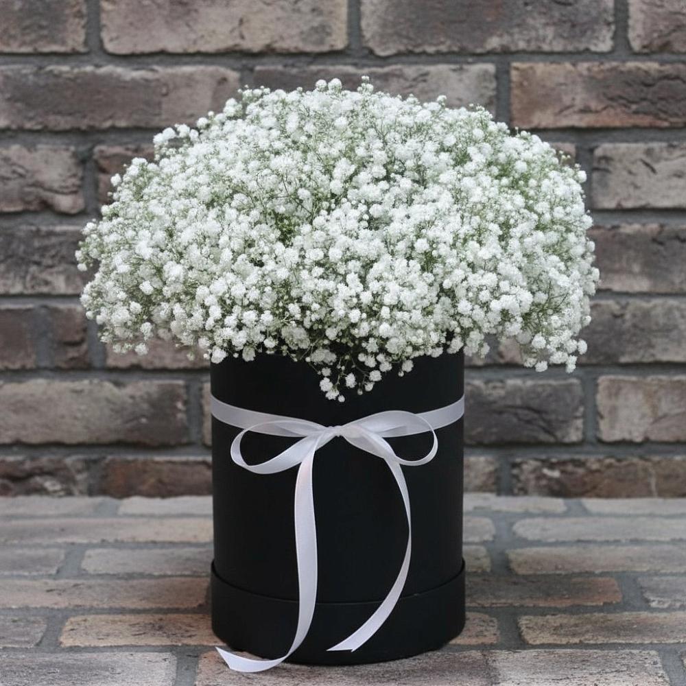 Цветочная композиция из Гипсофила в шляпной коробке в Татарке