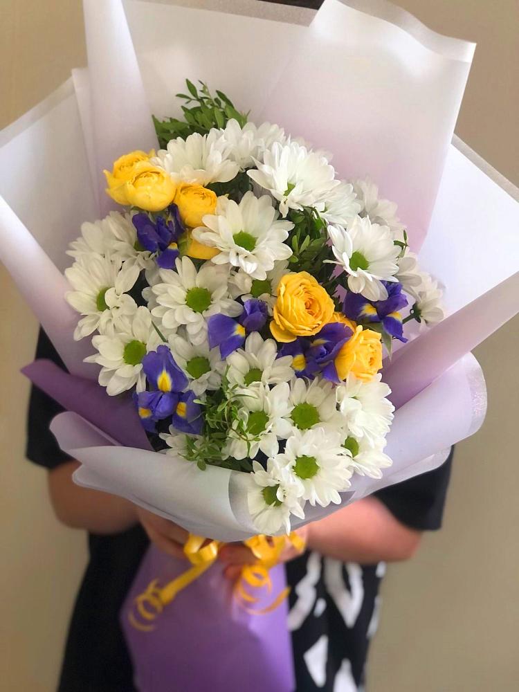 Букет цветов из: Ирисы, Хризантемы и Розы в Татарке