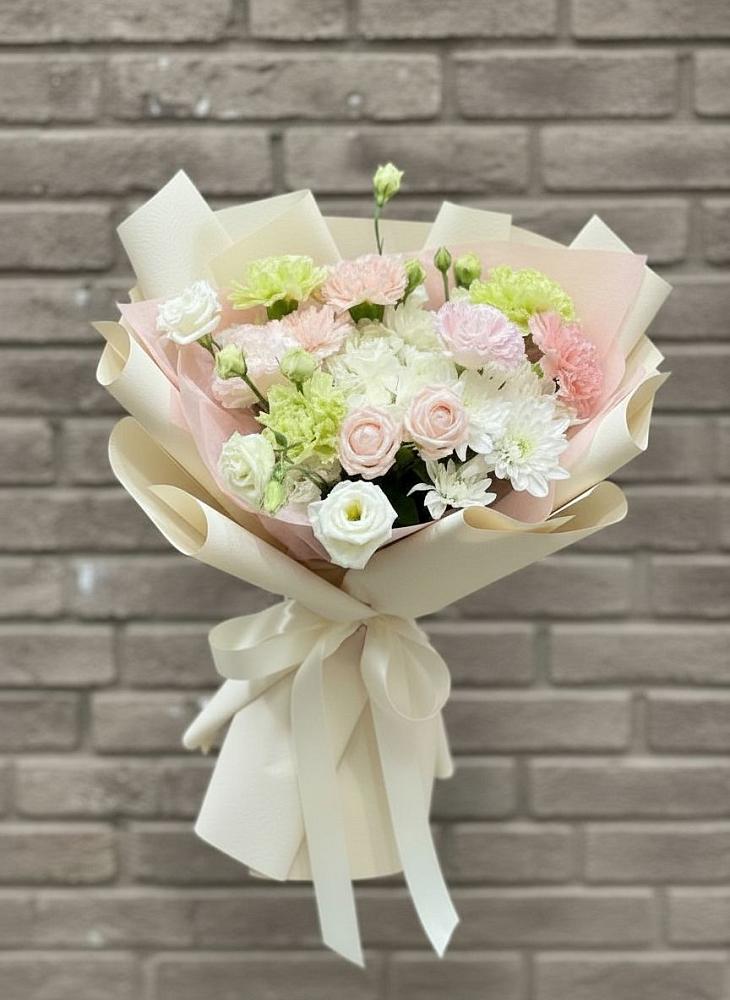 Букет цветов из: Гвоздики, Розы, Лизиантусы и Хризантемы в Татарке