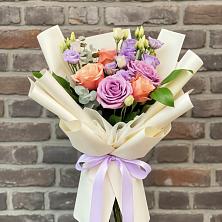 Букет цветов из:  Лизиантусы и Розы в Татарке