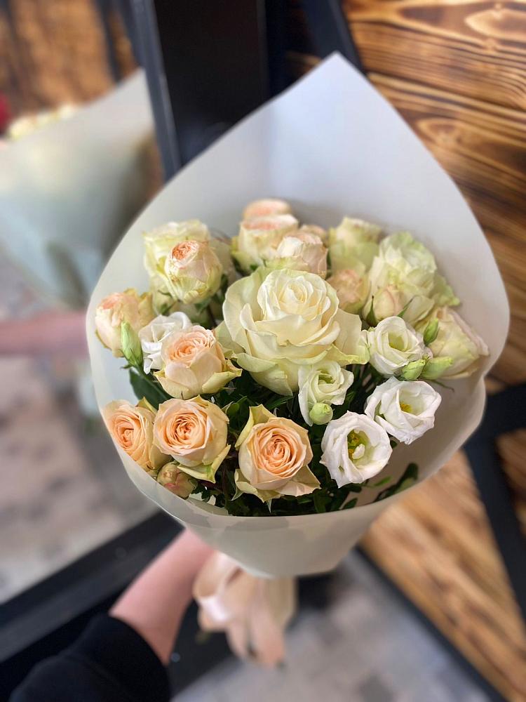 Букет цветов из: Розы и Лизиантусы в Татарке